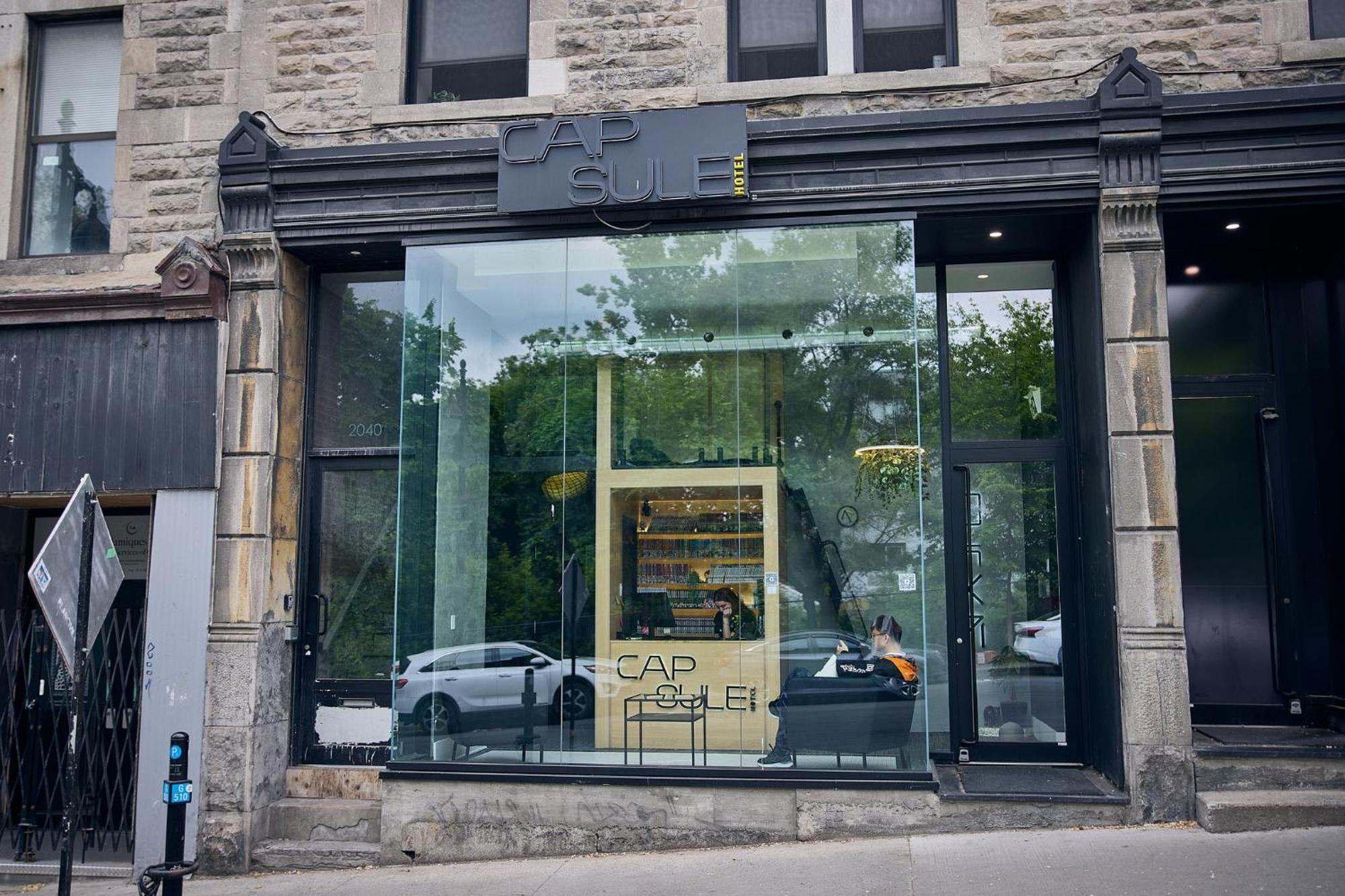 Capsule Hotel Montreal — Photos 1